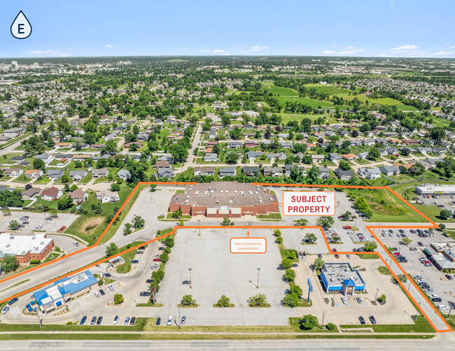 More details for 2435 Edgewood Rd SW, Cedar Rapids, IA - Retail for Sale