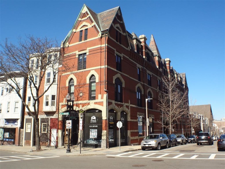 366 W Broadway, Boston, MA for lease - Building Photo - Image 1 of 8