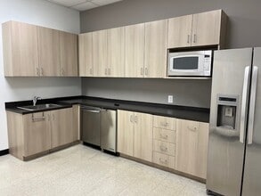 772 Greison Trl, Newnan, GA for lease Interior Photo- Image 1 of 12