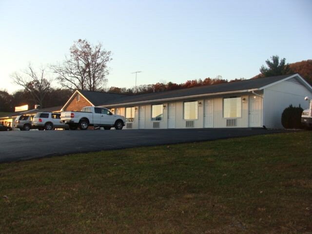 4778 E Lee Hwy, Max Meadows, VA for sale - Primary Photo - Image 1 of 1