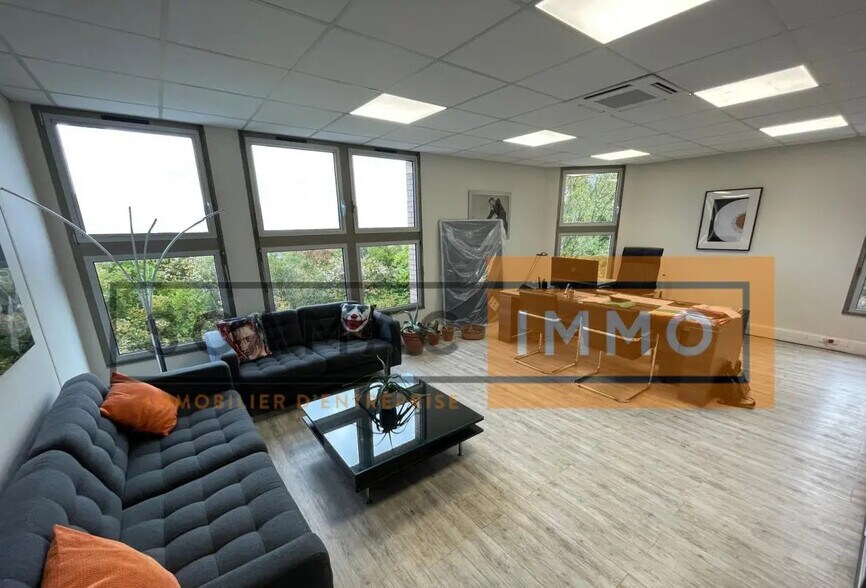 Industrial in Torcy for sale - Building Photo - Image 3 of 12