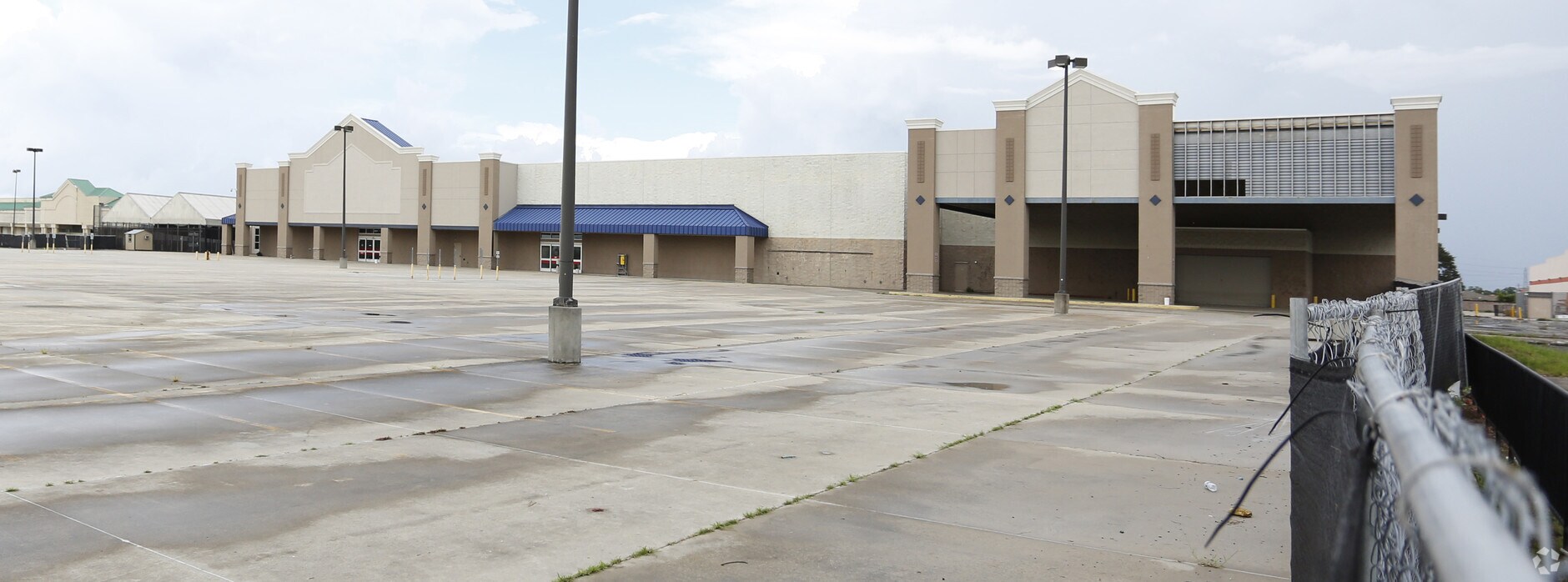 8601 W Judge Perez Dr, Chalmette, LA 70043 Property Record