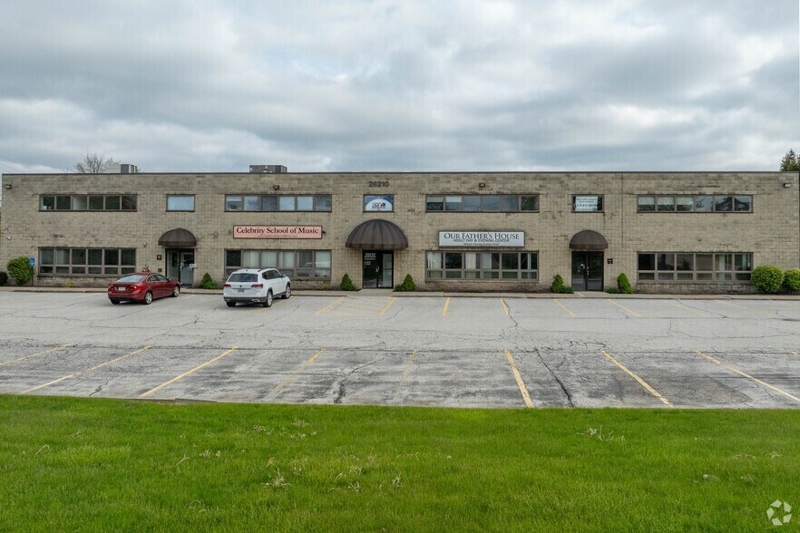 26210 Emery Rd, Warrensville Heights, OH for lease - Building Photo - Image 2 of 5