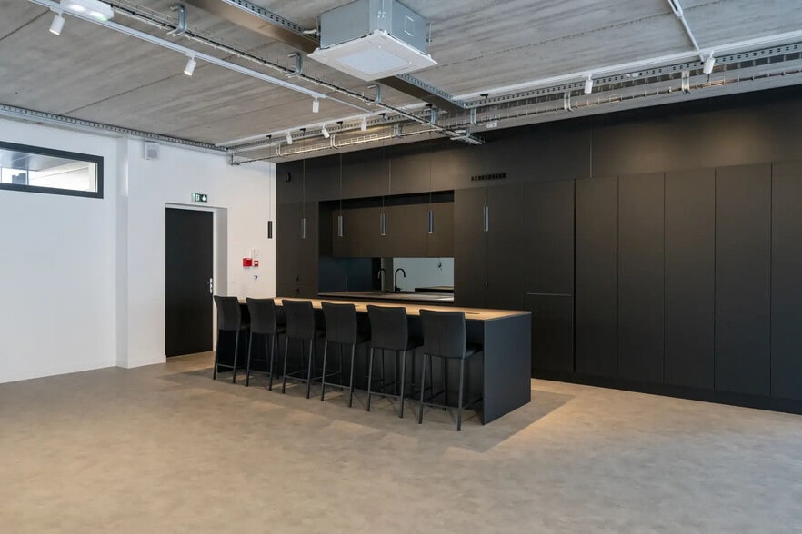 Office in Reims for lease - Interior Photo - Image 2 of 7