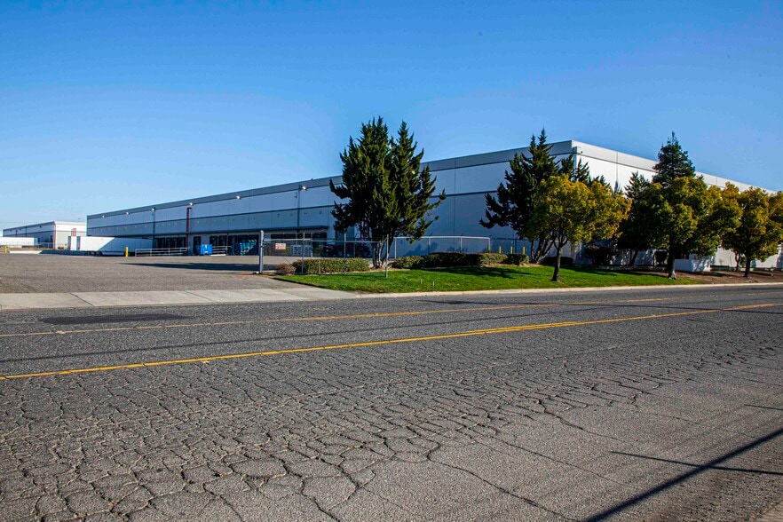 3600 Leckron Rd, Modesto, CA for lease - Building Photo - Image 3 of 5