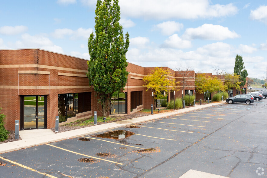 49116-49140 Wixom Tech Dr, Wixom, MI 48393 - Flex for Lease | LoopNet