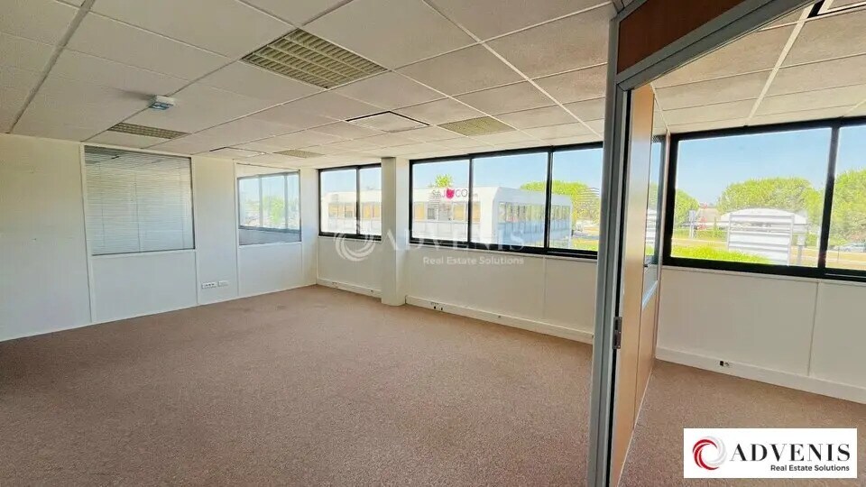 Office in Gradignan for lease - Interior Photo - Image 2 of 11