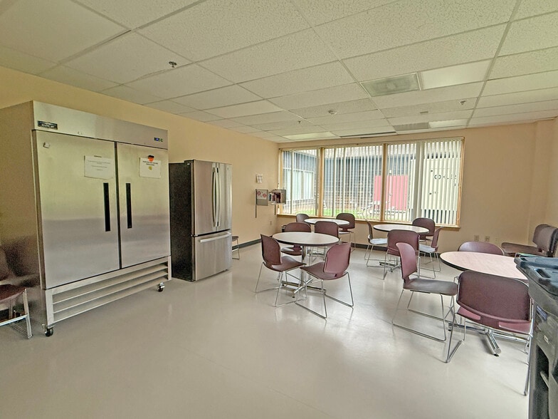 7 Holland Way, Exeter, NH for lease - Interior Photo - Image 3 of 7