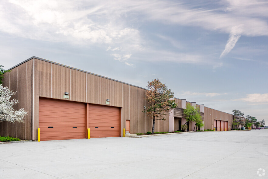 1726-1850 Blackhawk Dr, West Chicago, IL for lease - Building Photo - Image 3 of 6