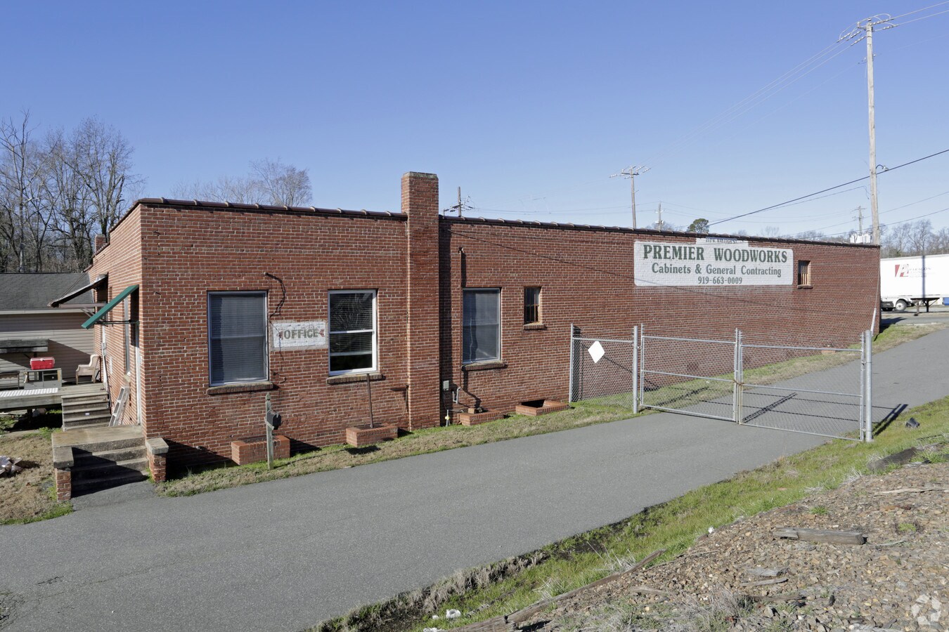 215 W Raleigh St, Siler City, NC 27344