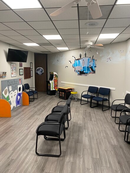 16125 Cairnway Dr, Houston, TX for sale - Interior Photo - Image 3 of 12