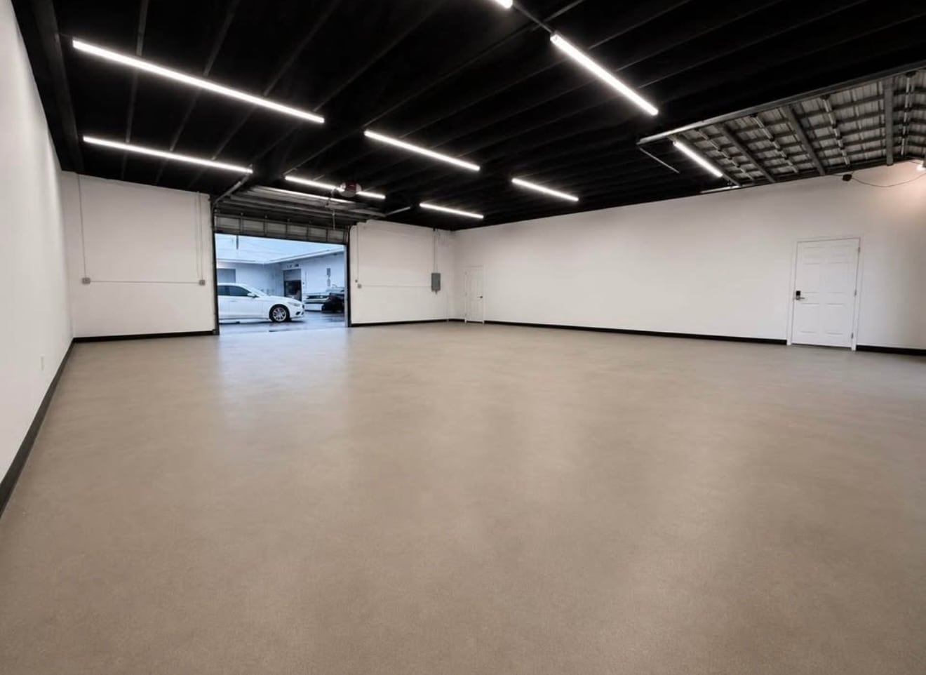 859 NE 44th St, Oakland Park, FL for lease Interior Photo- Image 1 of 6