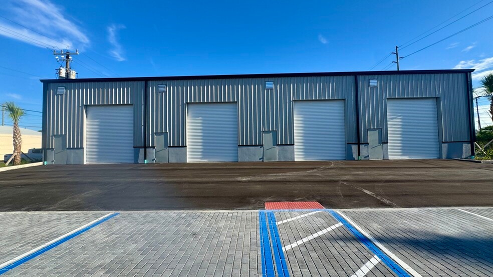 301 Florida Ave, Fort Pierce, FL for lease - Building Photo - Image 3 of 9