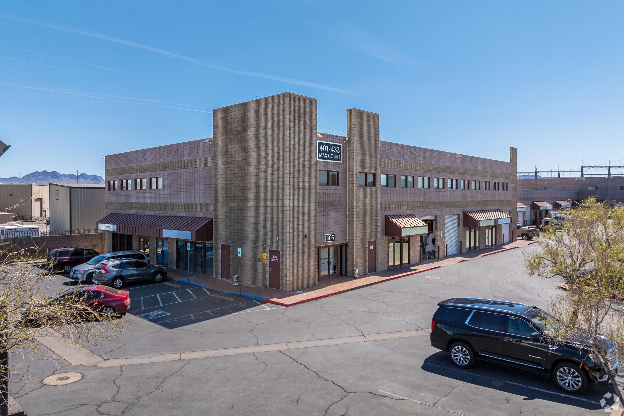 401-433 Max Ct, Henderson, NV for lease Primary Photo- Image 1 of 7