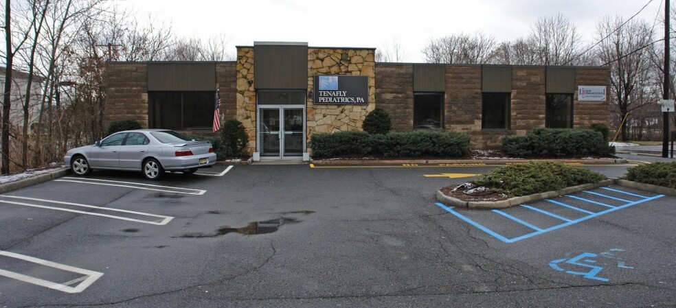 26 Park Pl, Paramus, NJ for lease - Building Photo - Image 1 of 7