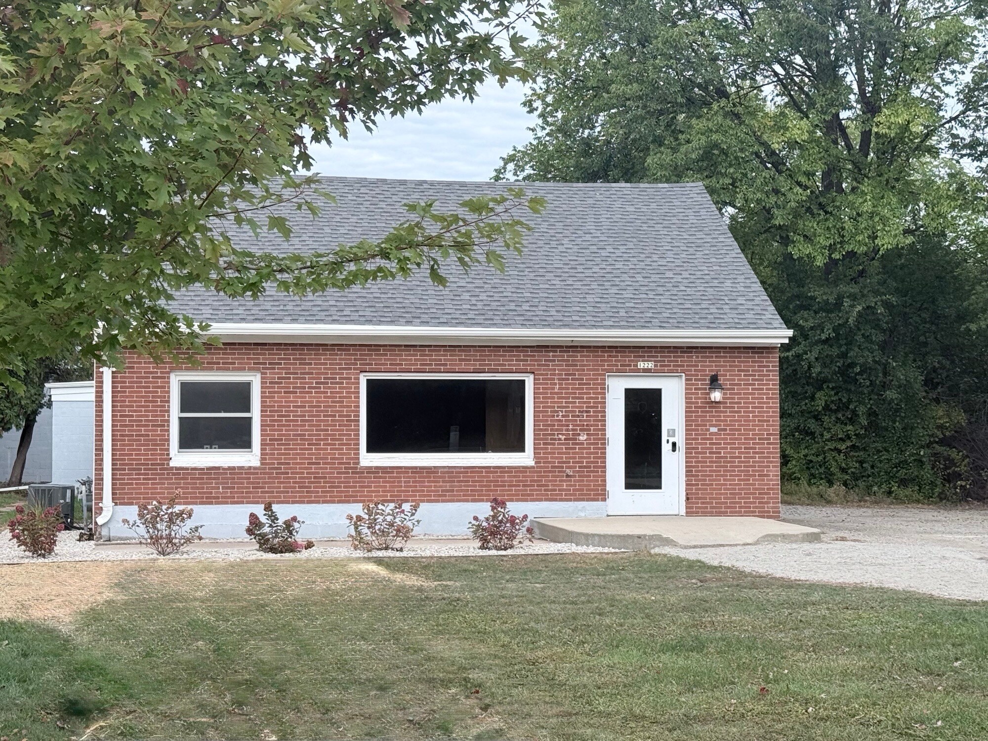 1222 W South Park Ave, Oshkosh, WI for sale Building Photo- Image 1 of 1