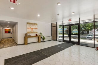 2330 Victory Pky, Cincinnati, OH for lease Lobby- Image 2 of 21