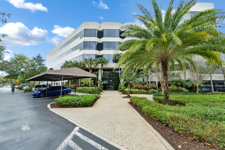 2101 W Commercial Blvd, Fort Lauderdale, FL for lease - Building Photo - Image 3 of 13