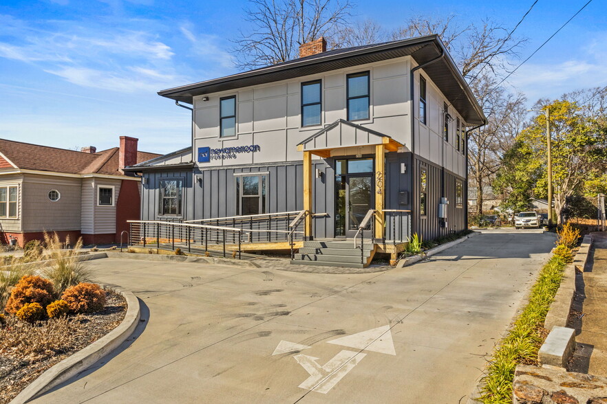 204 Mills Ave, Greenville, SC for sale - Primary Photo - Image 1 of 24