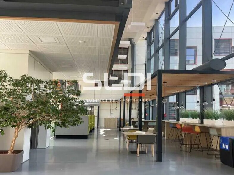 Office in Dardilly for lease - Building Photo - Image 2 of 24