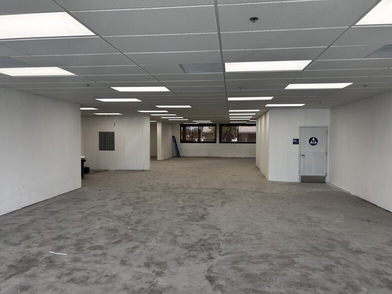 195 W Shaw Ave, Clovis, CA for lease - Building Photo - Image 3 of 9