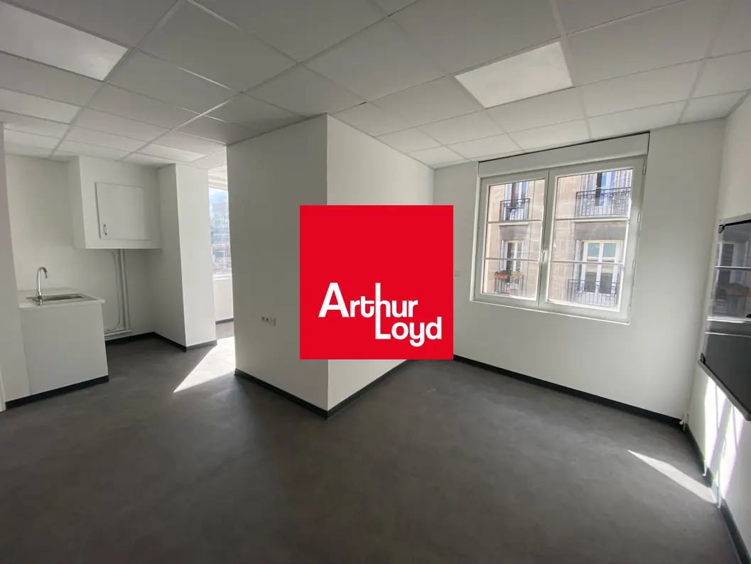 Office in Marseille for lease Interior Photo- Image 1 of 10