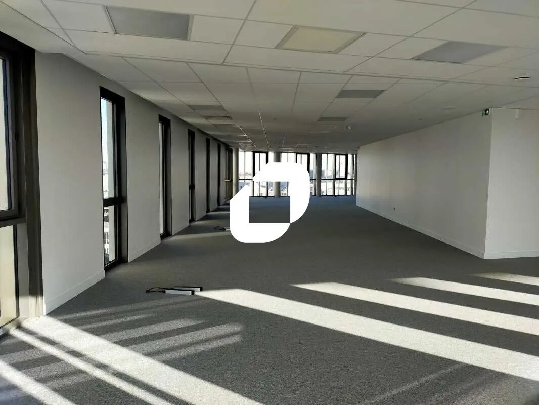 Office in Bordeaux for lease Interior Photo- Image 1 of 9