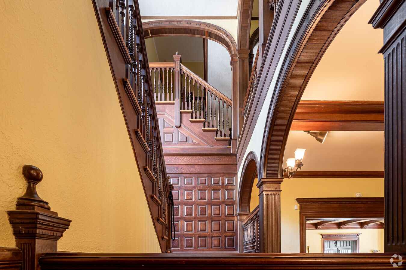 120 Hill St, Whitinsville, MA 01588