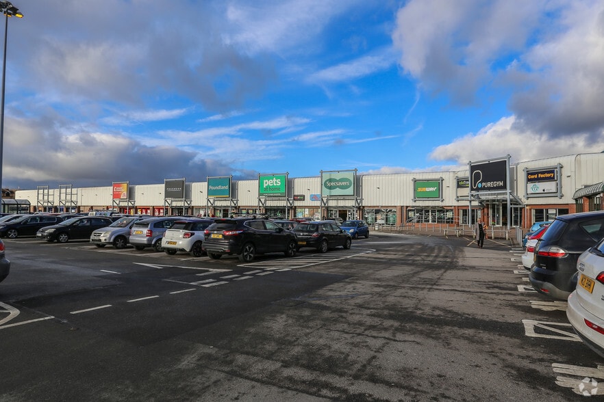 Bradford Rd, Bradford for lease - Building Photo - Image 3 of 4