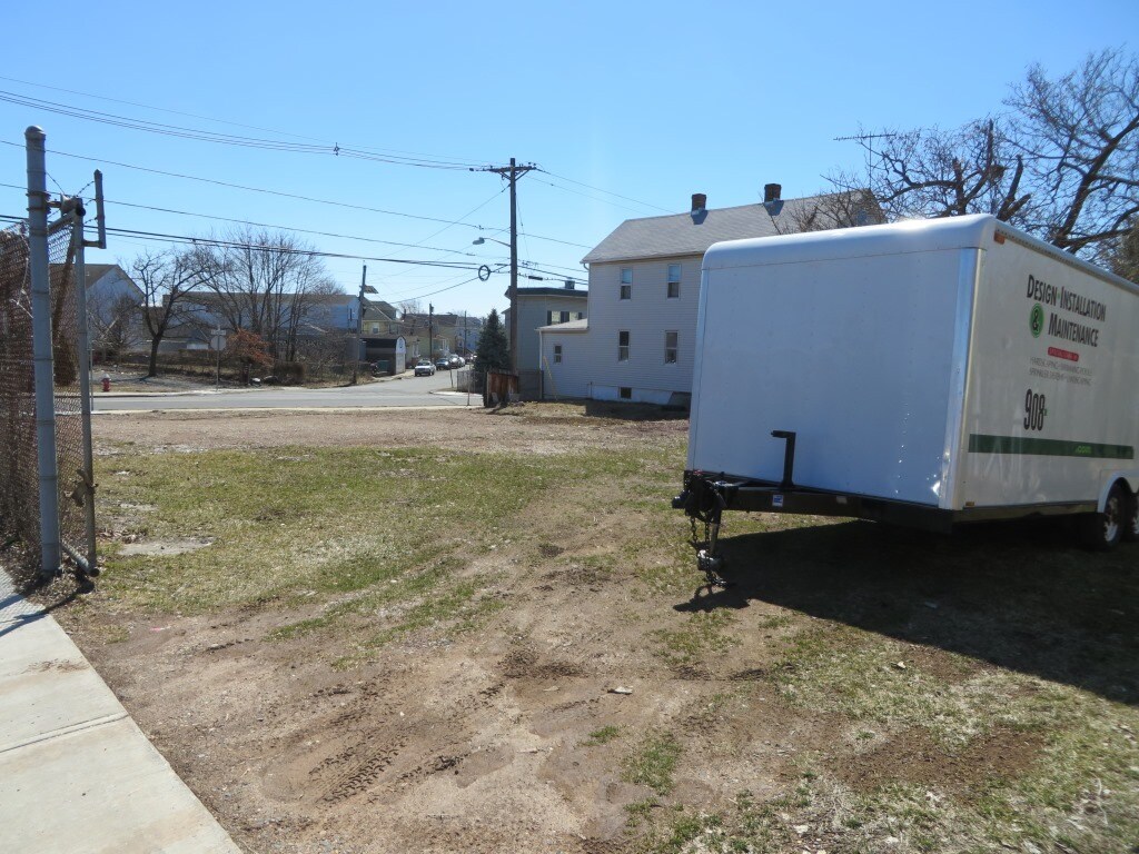 300 W Camplain Rd, Manville, NJ 08835