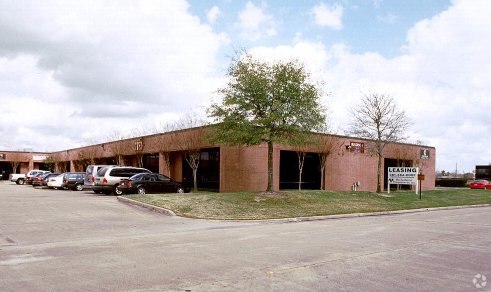 11210 Steeplecrest, Houston, TX for lease - Building Photo - Image 2 of 11