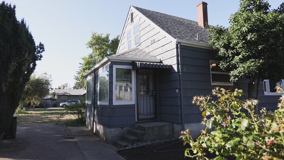 2494 Roosevelt Blvd, Eugene, OR for sale - Commercial Listing Video - Image 2 of 12