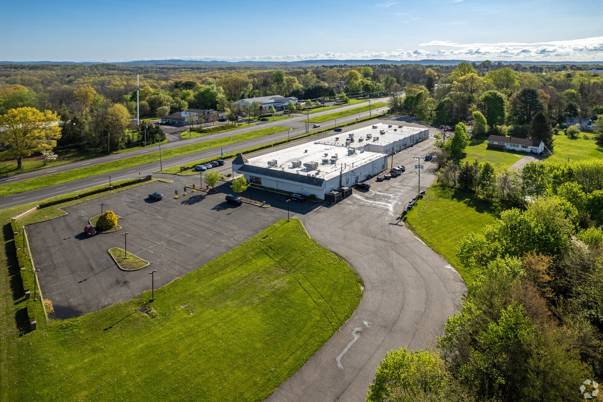 539 Route 22 E, Whitehouse Station, NJ 08889 Station Center Mall