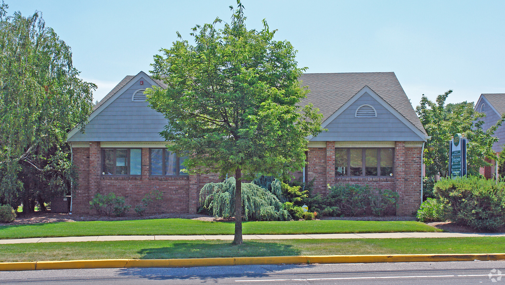 633 A E Main St, Riverhead, NY for sale Primary Photo- Image 1 of 1