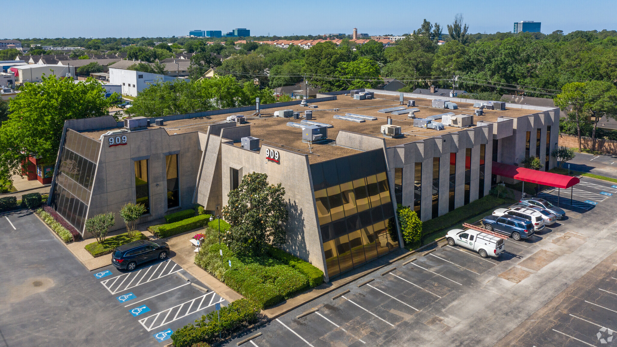 909 Dairy Ashford Rd, Houston, TX for lease Building Photo- Image 1 of 15