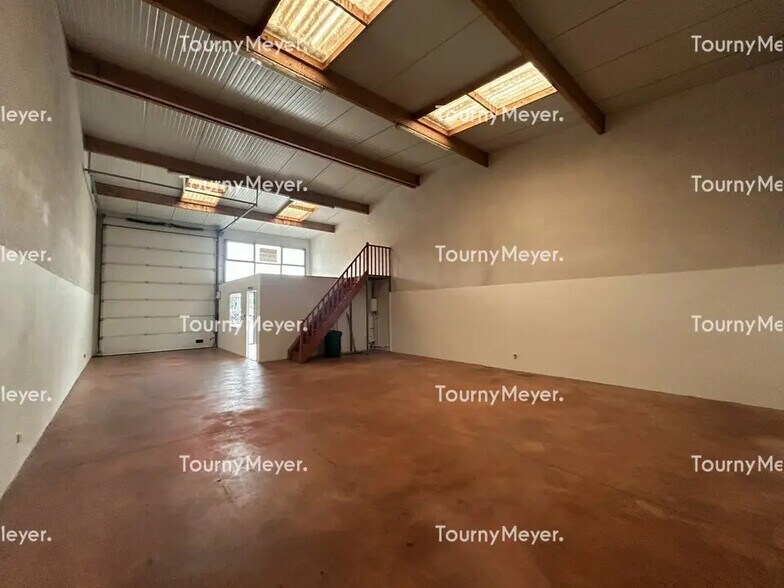 Flex in Launaguet for lease - Interior Photo - Image 2 of 5