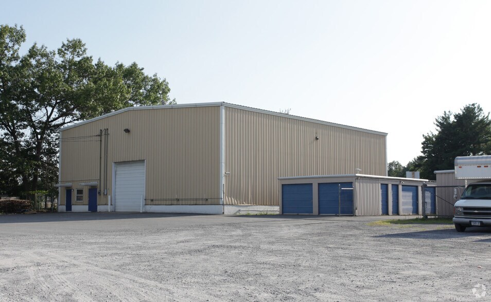 94 Big Boom Rd, Queensbury, NY for sale - Primary Photo - Image 1 of 1