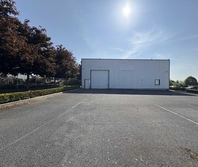 Office in Fitz-James for lease - Building Photo - Image 3 of 7