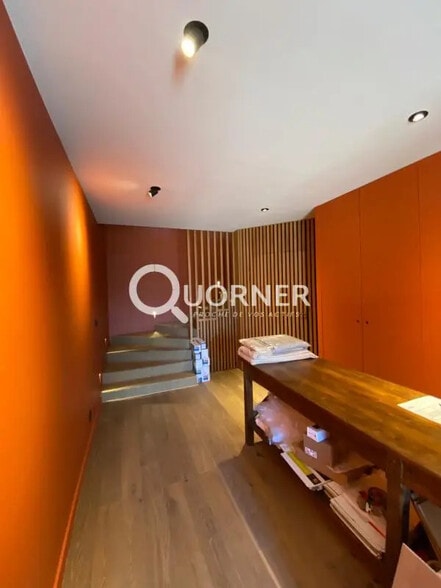 Retail in Puget-sur-Argens for lease - Interior Photo - Image 2 of 5