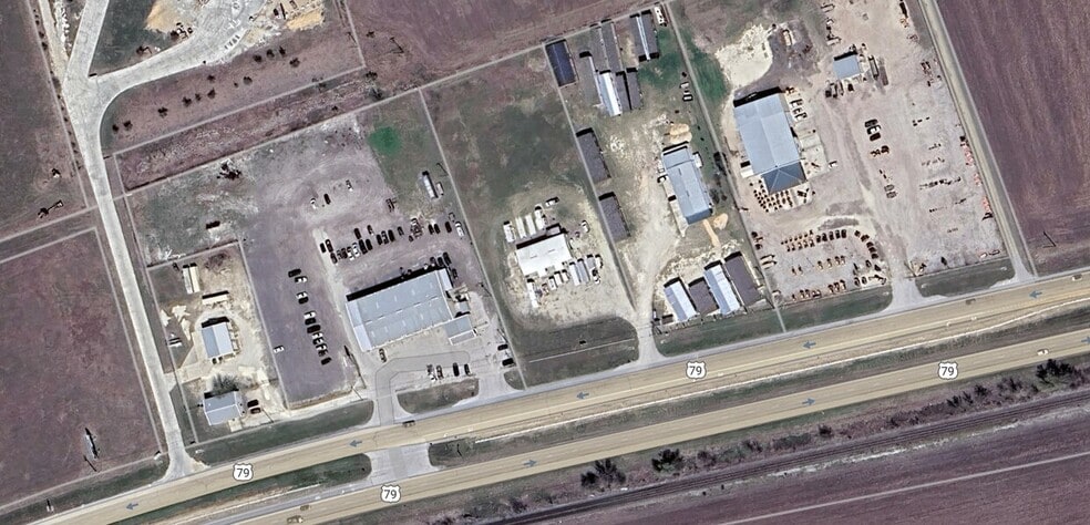 3601 E 4th St, Taylor, TX for lease - Building Photo - Image 2 of 15