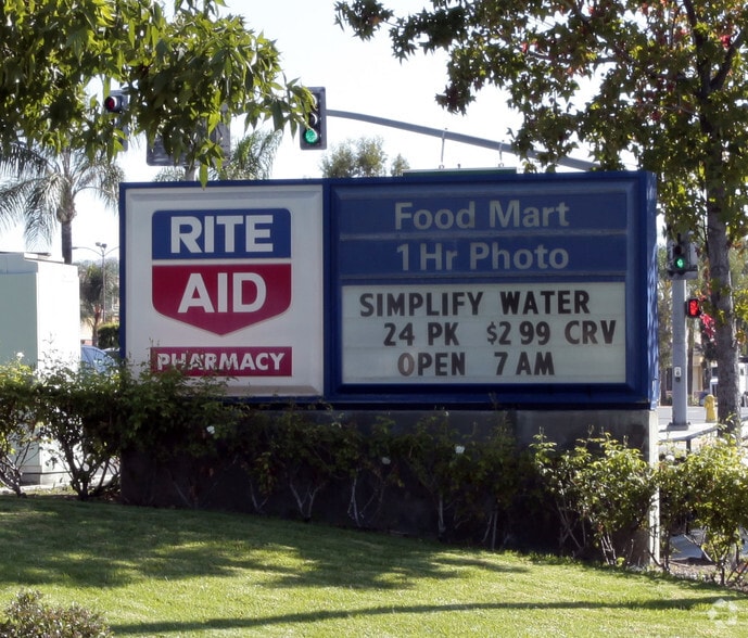 1700 W Whittier Blvd, La Habra, CA for lease - Building Photo - Image 2 of 3