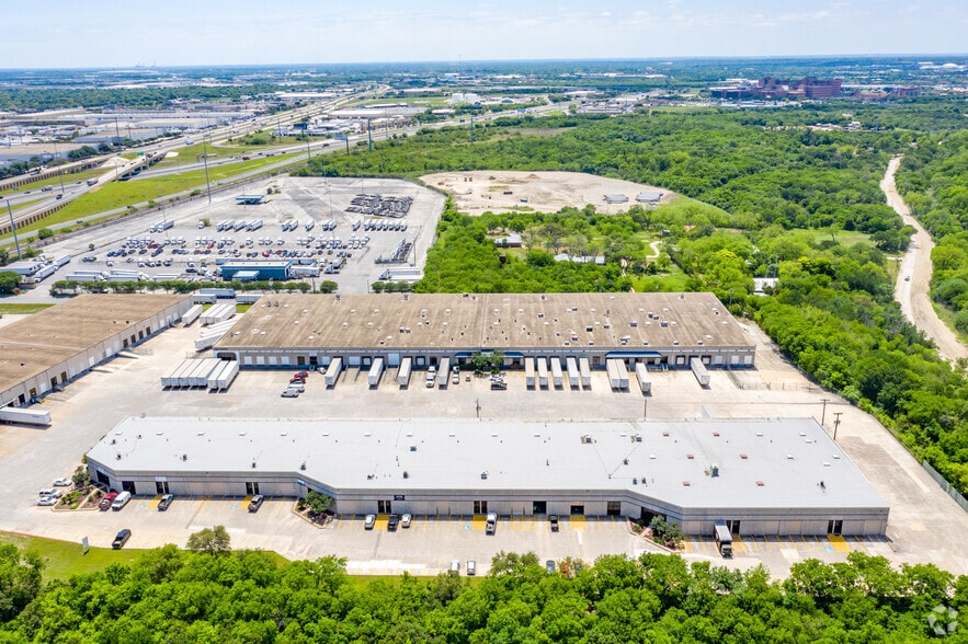 4400-4448 Tejasco, San Antonio, TX for lease - Building Photo - Image 2 of 5