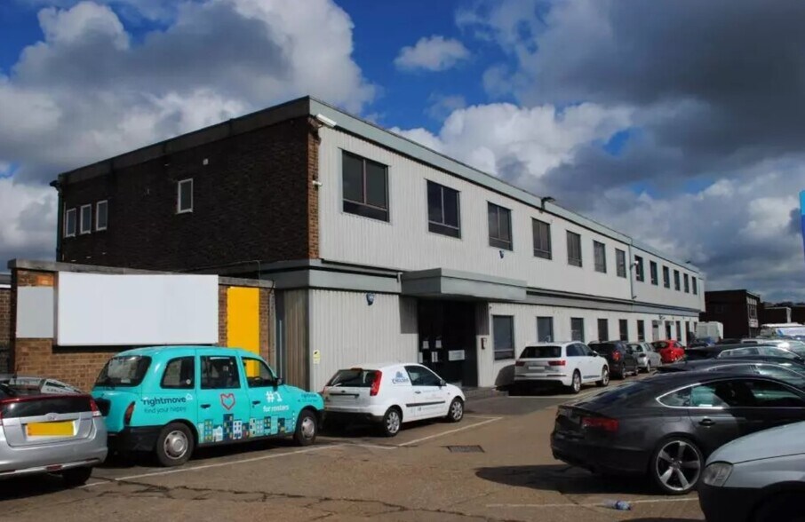 11-17 Fowler Rd, Ilford for sale - Building Photo - Image 1 of 1