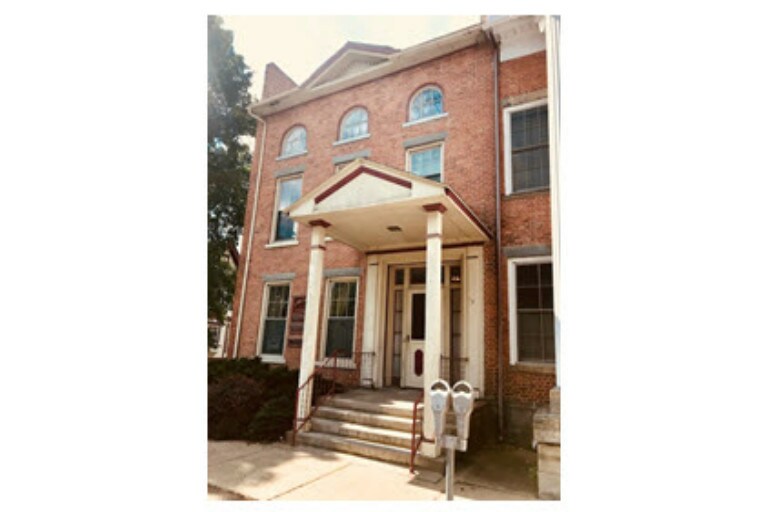 12 W Pulteney Sq, Bath, NY 14810