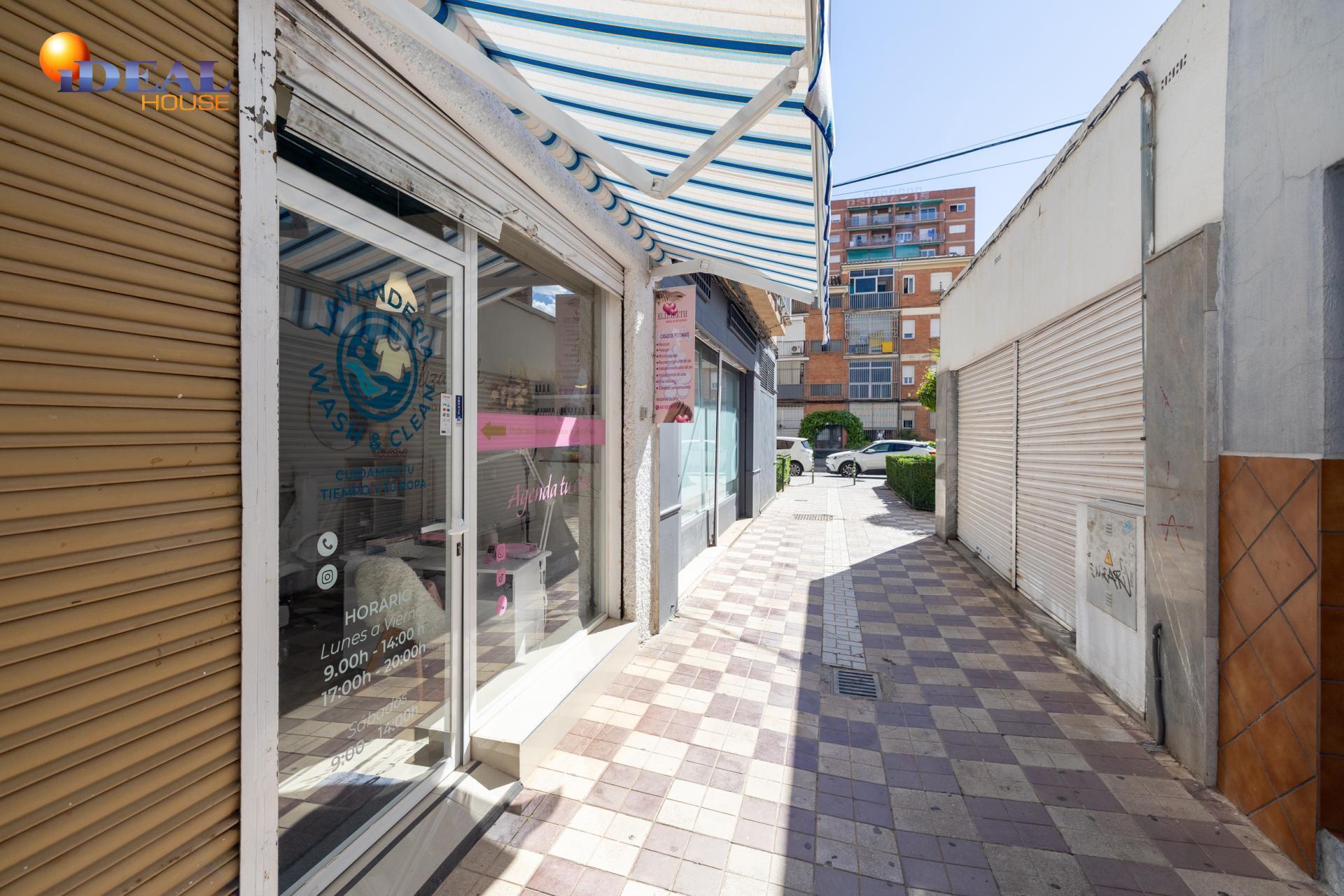 Retail in Granada for sale Building Photo- Image 1 of 28