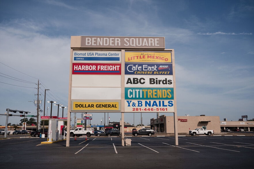 210-264 1st St W, Humble, TX for lease - Building Photo - Image 2 of 7