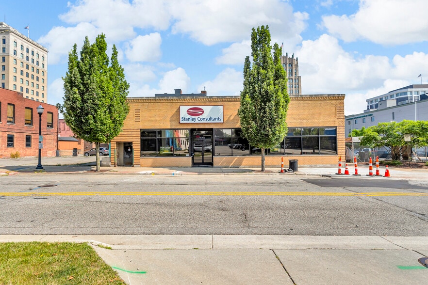 132 W Cortland Ave, Jackson, MI for lease - Building Photo - Image 1 of 10