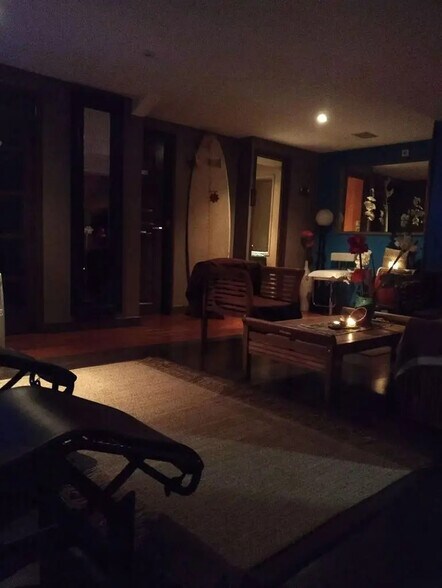 Retail in Paris for lease - Building Photo - Image 2 of 8