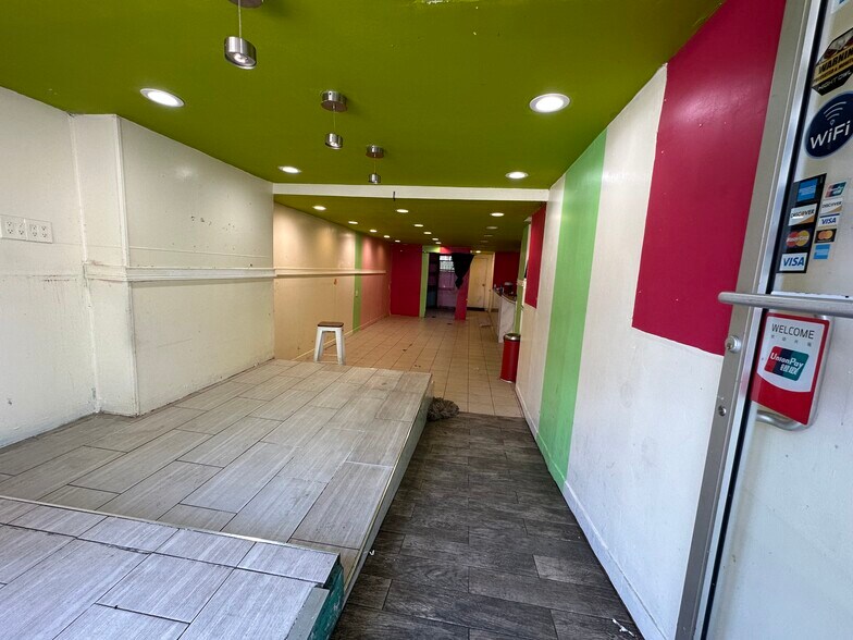 218 E 116th St, New York, NY for lease - Interior Photo - Image 2 of 3