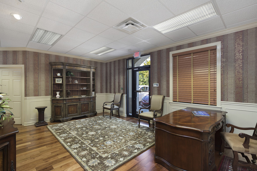 2352 Drew St, Clearwater, FL for sale - Lobby - Image 3 of 27